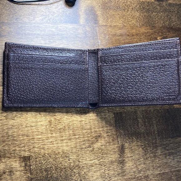 Gucci Men’s Bifold Monogram Wallet - Picture 2 of 6